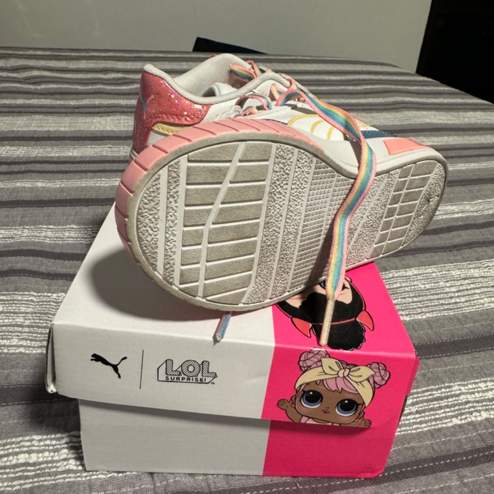 Shoes - Picture 4 of 5